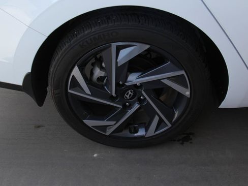 Used 2025 Hyundai Elantra Sport FWD image 29