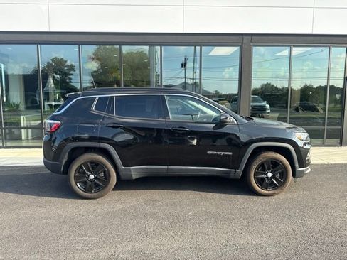 Used 2022 Jeep Compass Latitude w/ Convenience Group AWD/4WD image 2