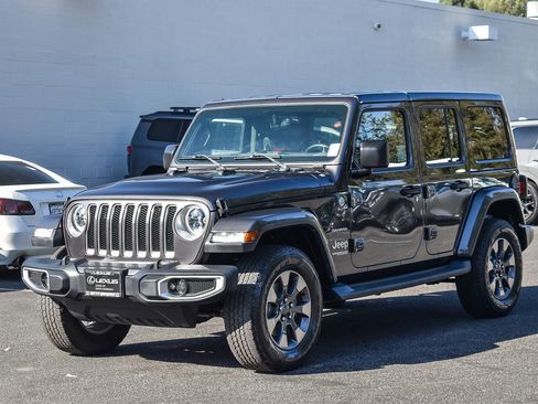 Used 2018 Jeep Wrangler Unlimited Sahara image 3