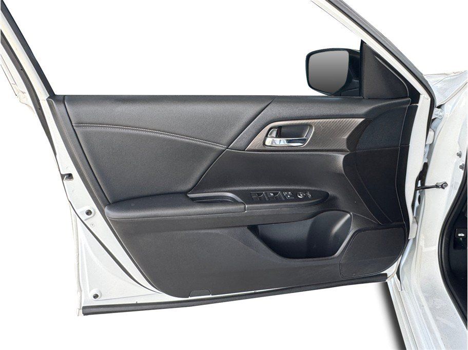 Used 2016 Honda Accord Sport image 17