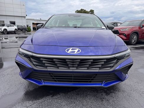 Used 2025 Hyundai Elantra Sport FWD image 8