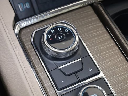 Used 2022 Ford Expedition Limited image 7
