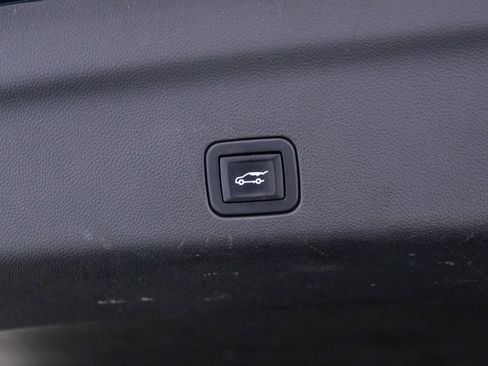 Used 2022 GMC Yukon Denali w/ Denali Premium Package image 34