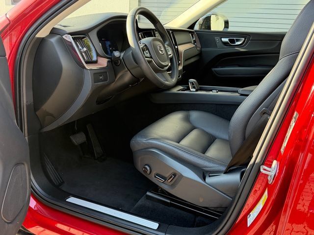 Certified 2024 Volvo XC60 B5 Plus AWD/4WD image 13