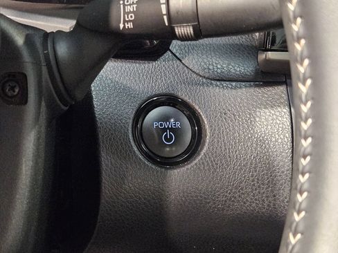 Used 2025 Toyota Camry SE FWD image 33