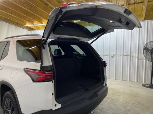 Used 2023 Chevrolet Traverse RS image 10