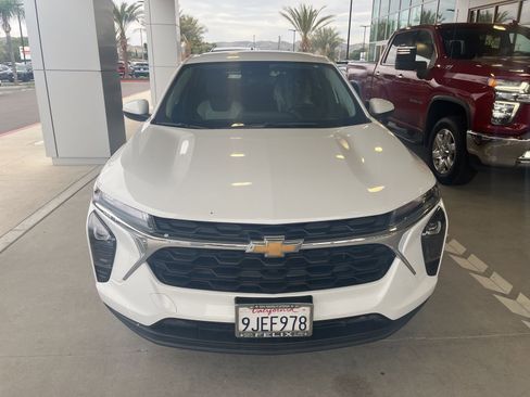 Used 2024 Chevrolet Trax LS w/ LS Convenience Package image 3