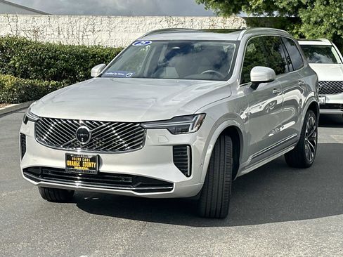 Certified 2025 Volvo XC90 B6 Plus image 8