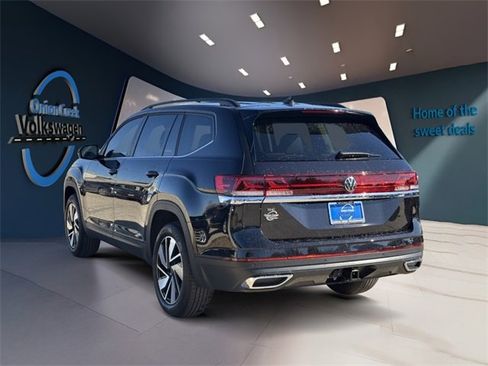 Certified 2025 Volkswagen Atlas SE image 4