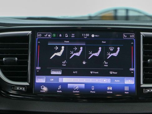 Used 2024 Chrysler Pacifica Touring-L FWD image 19