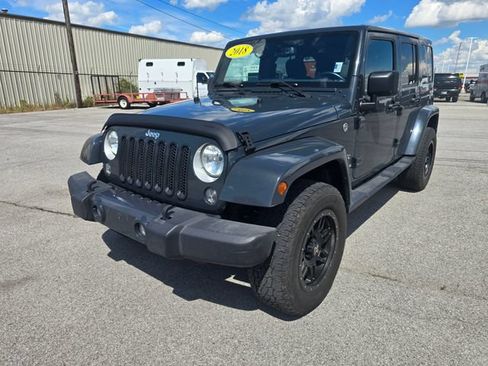 Used 2018 Jeep Wrangler Unlimited Sahara AWD/4WD image 7