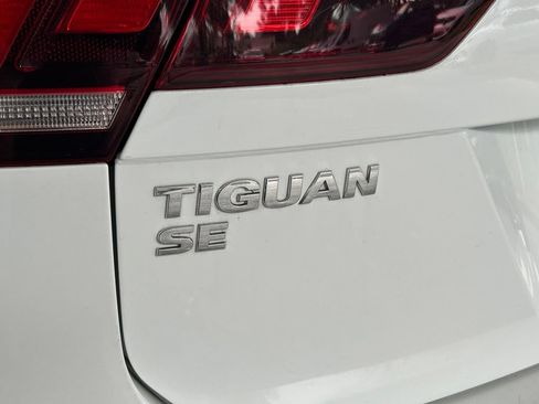 Used 2021 Volkswagen Tiguan SE w/ Panoramic Sunroof Package FWD image 17