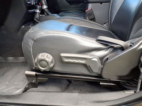 Used 2019 Jeep Wrangler Sport AWD/4WD image 21