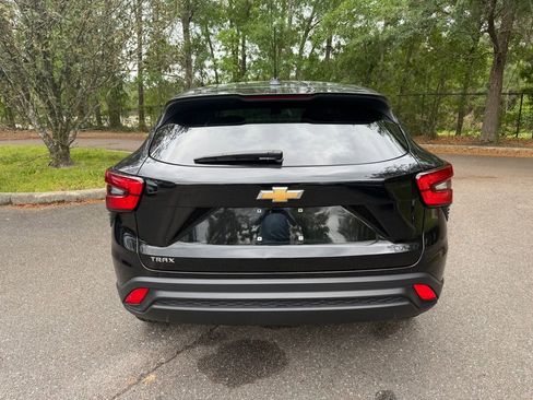 Used 2024 Chevrolet Trax LS FWD image 5