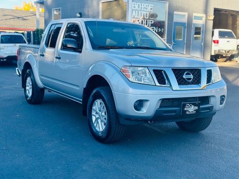Used 2018 Nissan Frontier SV image 1