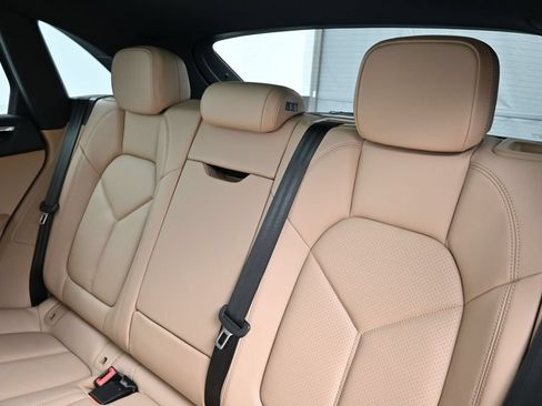 Certified 2024 Porsche Macan AWD/4WD image 6