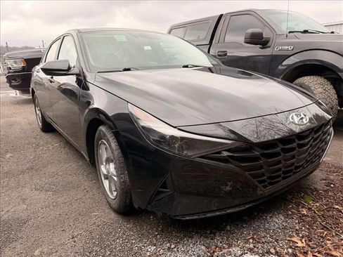 Used 2022 Hyundai Elantra SE image 1