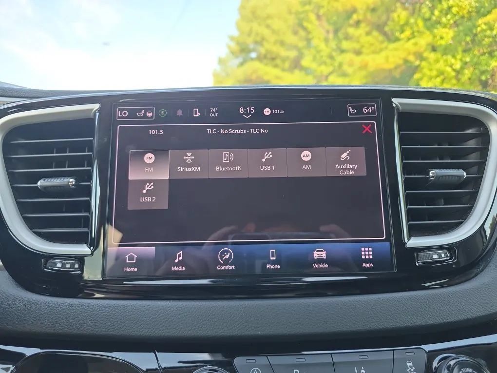 Used 2023 Chrysler Pacifica Touring-L FWD image 26