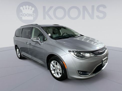 Used 2020 Chrysler Pacifica Limited image 10
