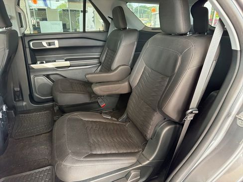 Used 2021 Ford Explorer XLT AWD/4WD image 11