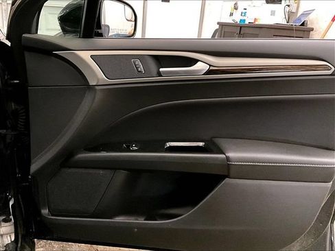 Used 2016 Ford Fusion SE w/ Equipment Group 202A AWD/4WD image 24