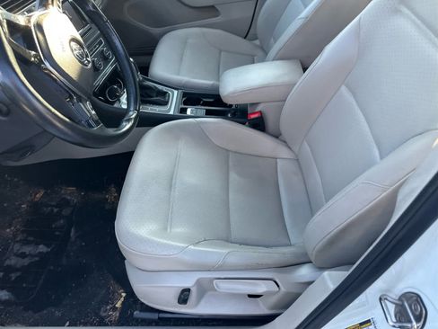 Used 2015 Volkswagen e-Golf SEL Premium image 2