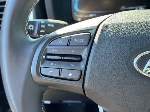 Certified 2024 Hyundai Venue SEL image 25