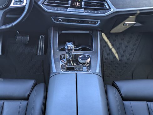Used 2022 BMW X7 xDrive40i w/ M Sport Package AWD/4WD image 23
