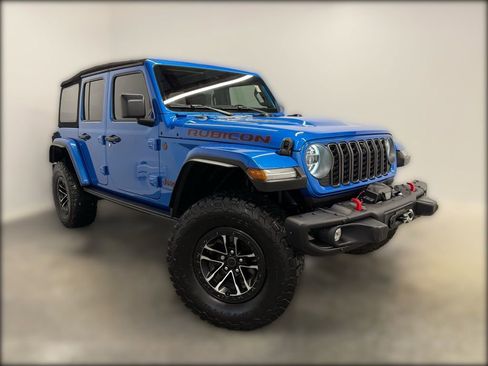 Used 2024 Jeep Wrangler Unlimited Rubicon AWD/4WD image 3