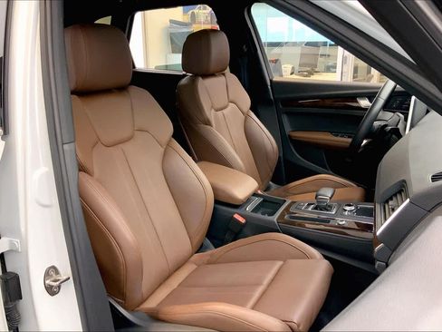 Used 2019 Audi Q5 2.0T Premium Plus w/ Premium Plus Package AWD/4WD image 9