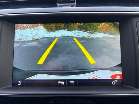 Used 2017 Jaguar F-PACE Prestige image 36