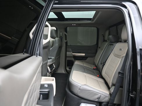 Used 2025 Ford F250 Platinum w/ Platinum Plus Package image 11