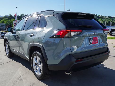 Certified 2021 Toyota RAV4 XLE w/ Convenience Package FWD image 6
