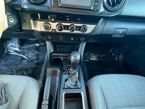 Used 2018 Toyota Tacoma SR image 14