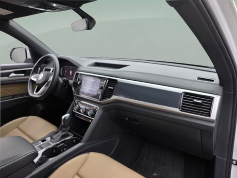 Used 2023 Volkswagen Atlas Cross Sport SE w/ Panoramic Sunroof Package image 22