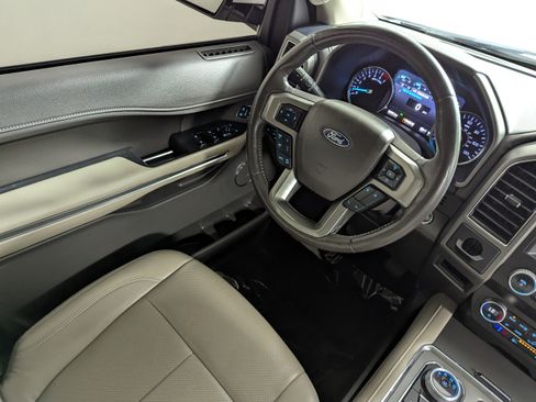 Used 2021 Ford Expedition XLT image 9