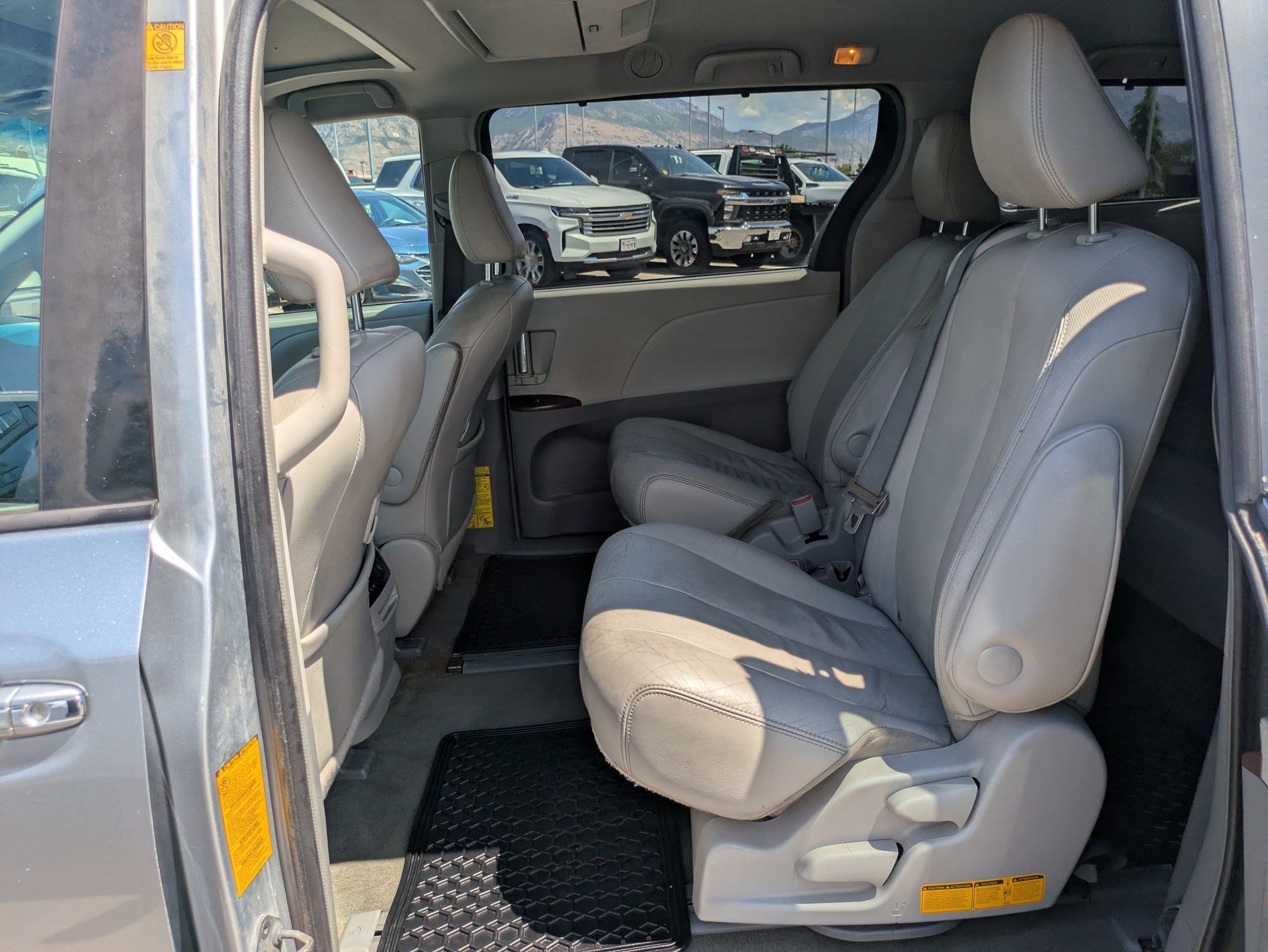 Used 2012 Toyota Sienna XLE w/ Entertainment Pkg FWD image 28