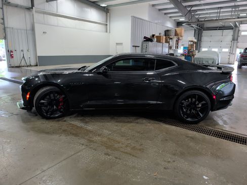 Used 2024 Chevrolet Camaro LT RWD image 5