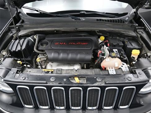 Used 2017 Jeep Renegade Latitude w/ Popular Equipment Group image 35