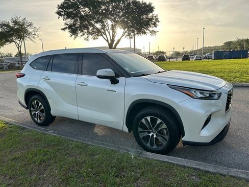 Used 2020 Toyota Highlander XLE FWD image 8