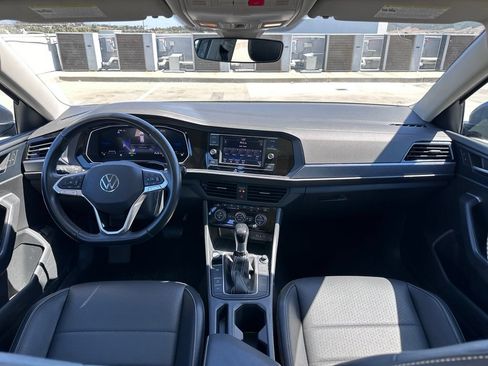 Used 2024 Volkswagen Jetta SE FWD image 12