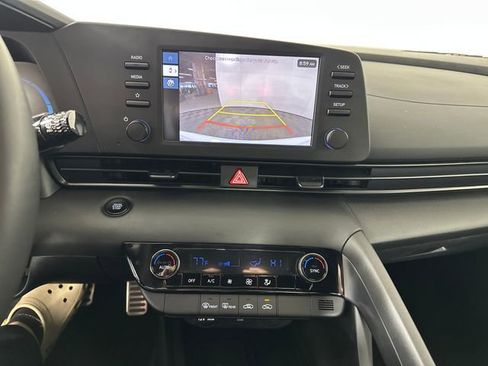 Used 2025 Hyundai Elantra Sport image 22
