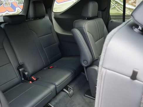 New 2026 Chevrolet Traverse High Country w/ LPO, Floor Liner Package AWD/4WD image 18