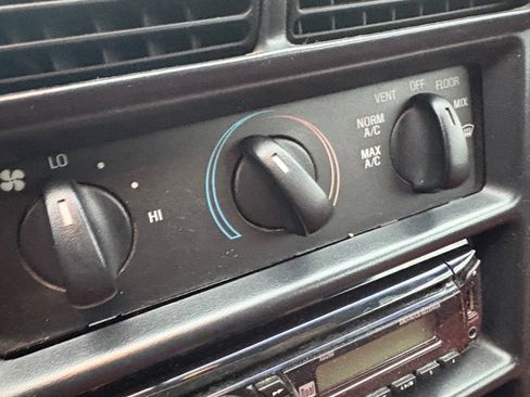 Used 1995 Ford Mustang Convertible image 9