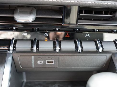 Used 2024 Chevrolet Colorado LT w/ LT Convenience Package II image 26