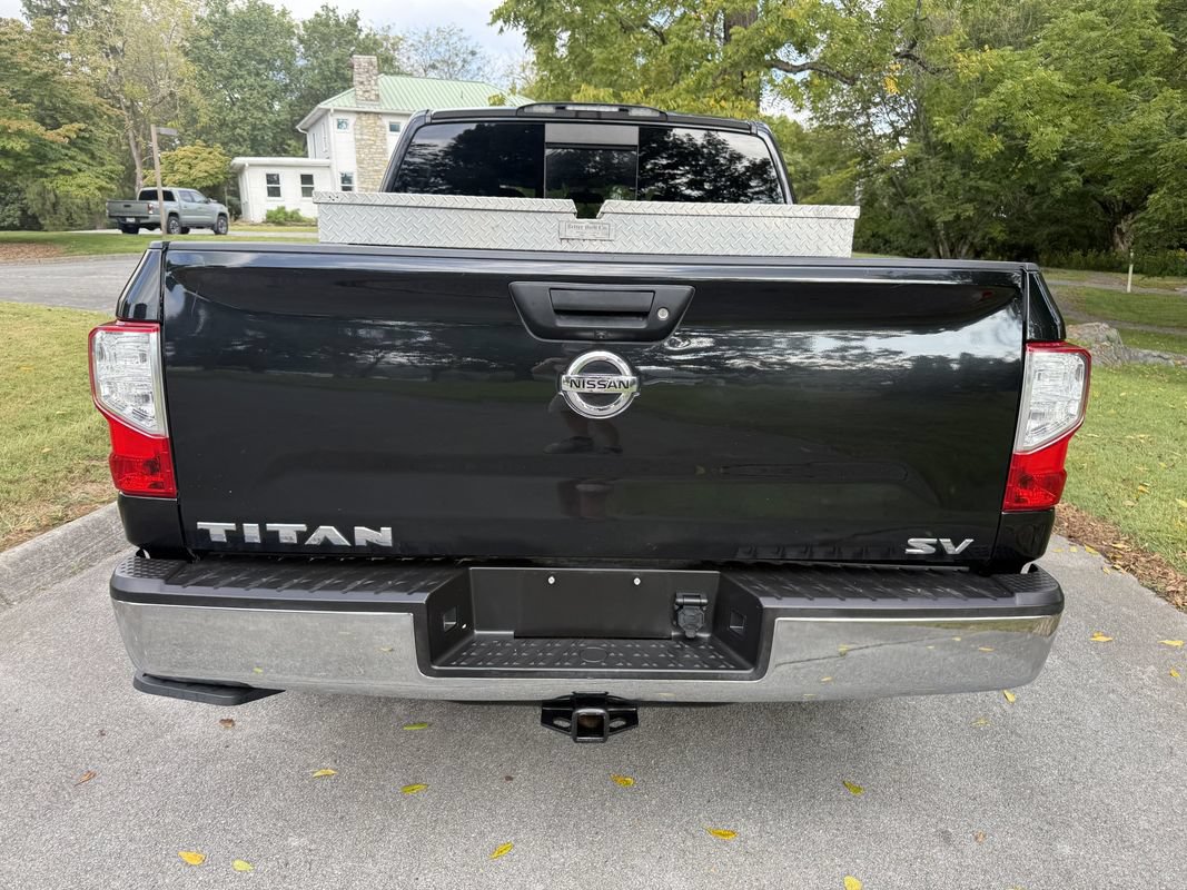 Used 2019 Nissan Titan SV RWD image 8