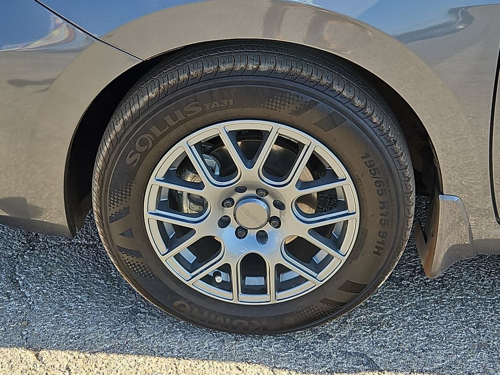 Used 2025 Nissan Versa S FWD image 14