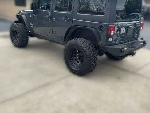 Used 2017 Jeep Wrangler Unlimited Sport w/ Quick Order Package 24S AWD/4WD image 4