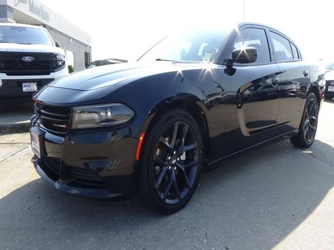 Used 2021 Dodge Charger SXT w/ Blacktop Package RWD image 2