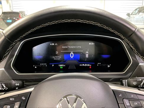 Used 2024 Volkswagen Tiguan SE image 25